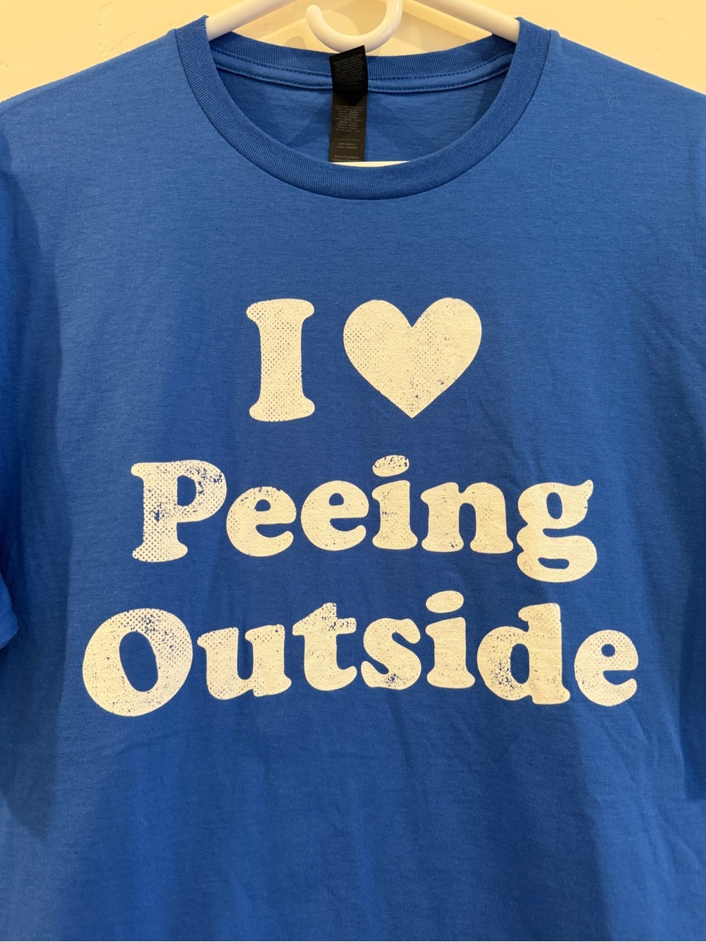 I ❤️ Peeing Outside” Funny Graphic Tee Blue Retro Style Unisex T-Shirt L
